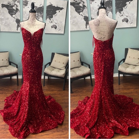 **Enchanting Mermaid Gown: Portia and Scarlett's Captivating Silhouette** main image 1
